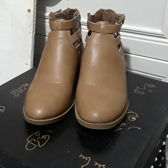 American Eagle Tan Reckless Booties Girls Size 2 - Picture 3 of 10